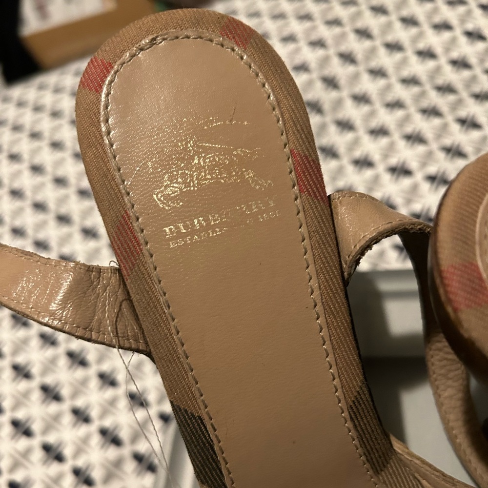 Vintage Burberry heels (100% Authentic) - Picture 3 of 7